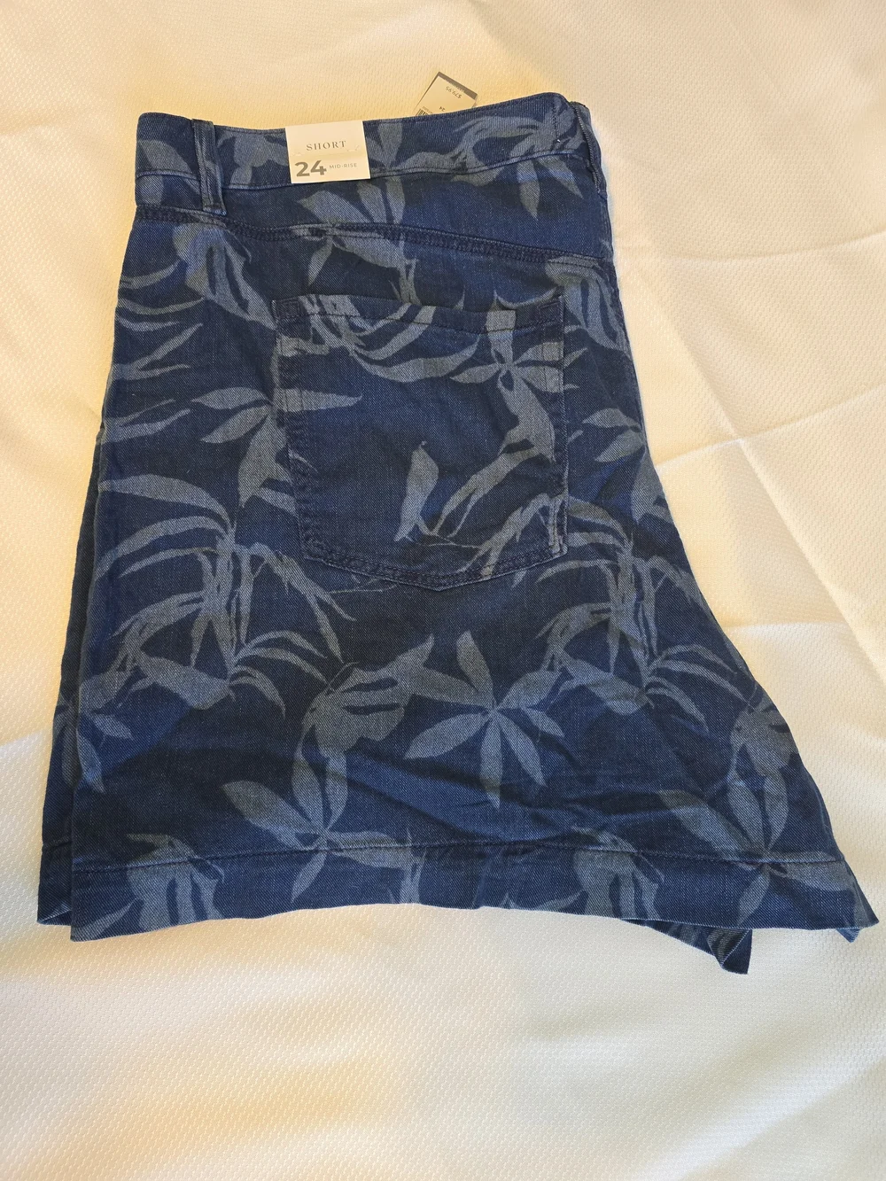 NWT Lane Bryant Blue Floral Print Denim Shorts Sz 24 - Picture 1 of 5